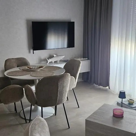 Dii Luxury 2 Апартаменти *
