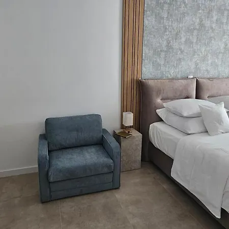 Dii Luxury 2 *